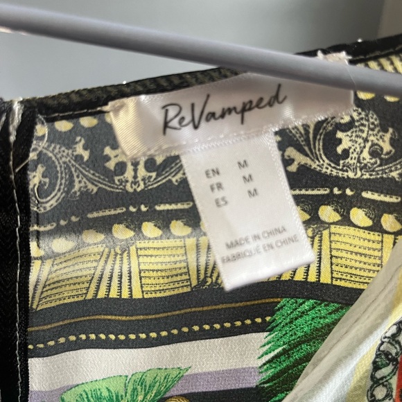 Flowy Patterned Cropped Top - Picture 3 of 3